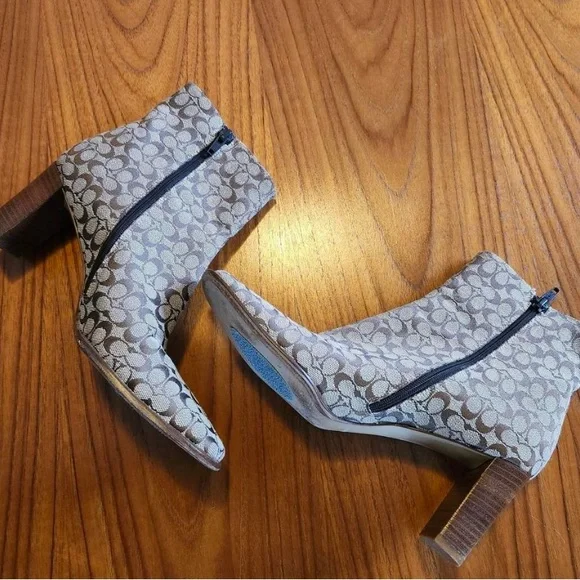 Women’s Coach Boots - Picture 8 of 8